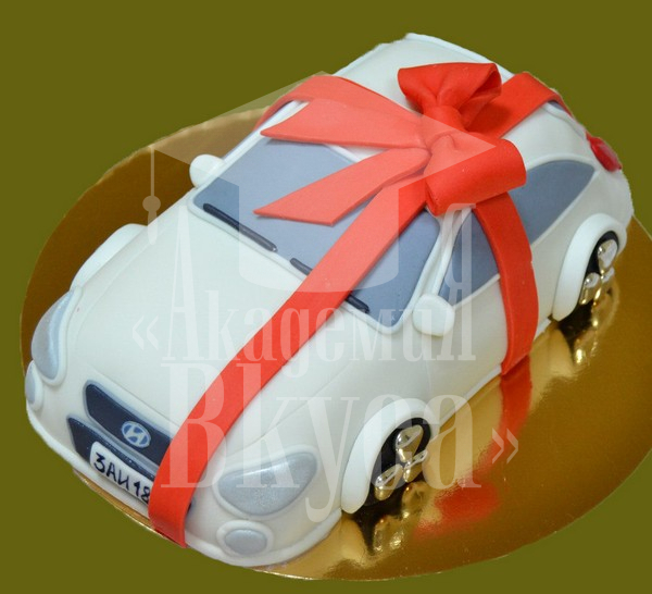 Торт "Машина с подарочной лентой"